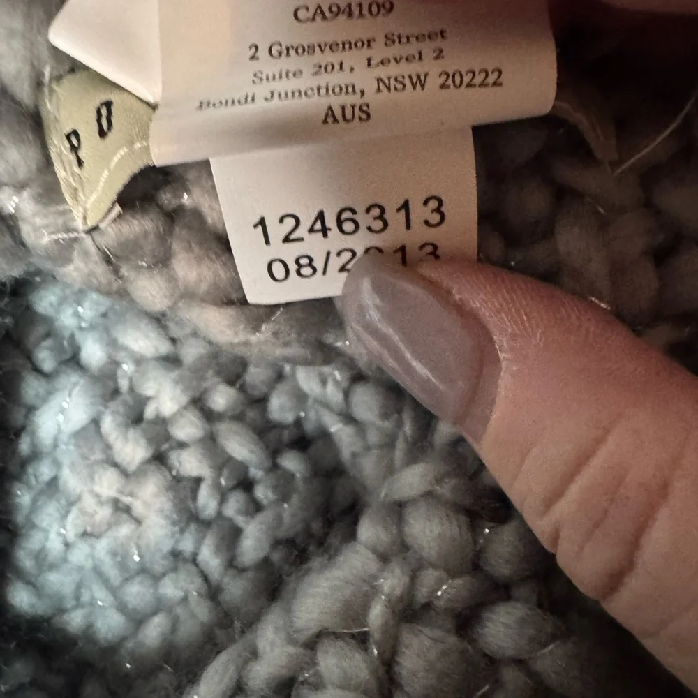 Cozy Gray Knit Throw Blanket with shimmer
